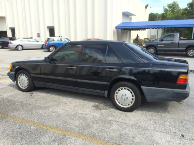 **nice**1988 mercedes-benz 300e black sedan 4-door 3.0l sunroof black on black!
