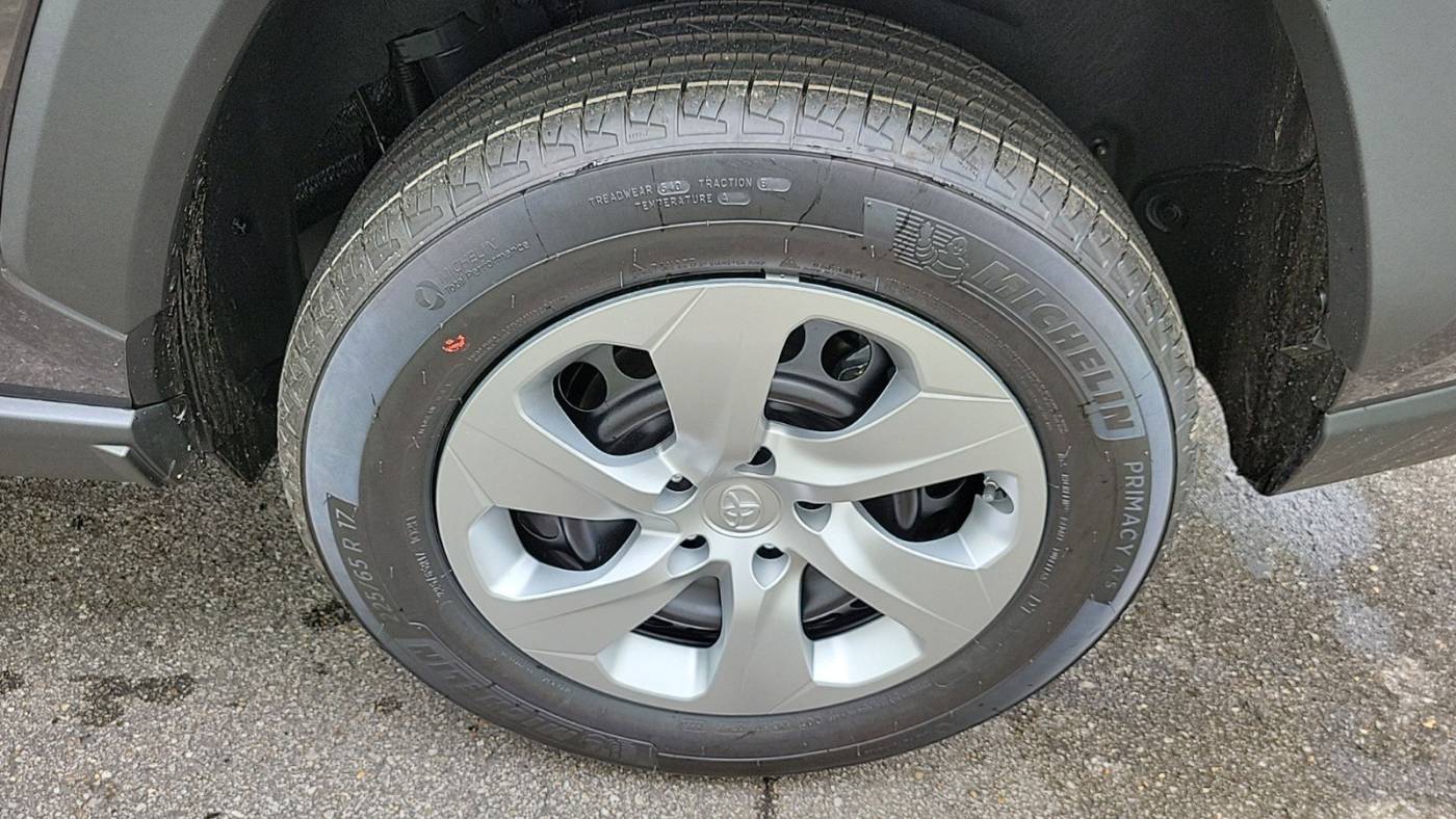 2023 toyota rav4 le