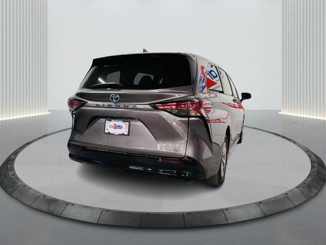 2022 toyota sienna le