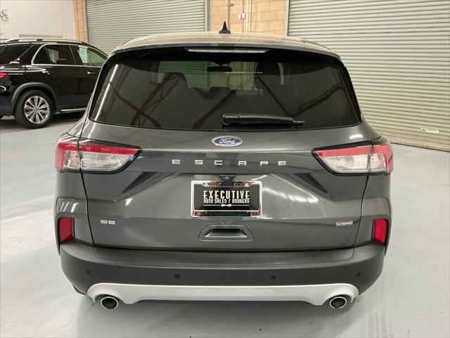 2020 ford escape se