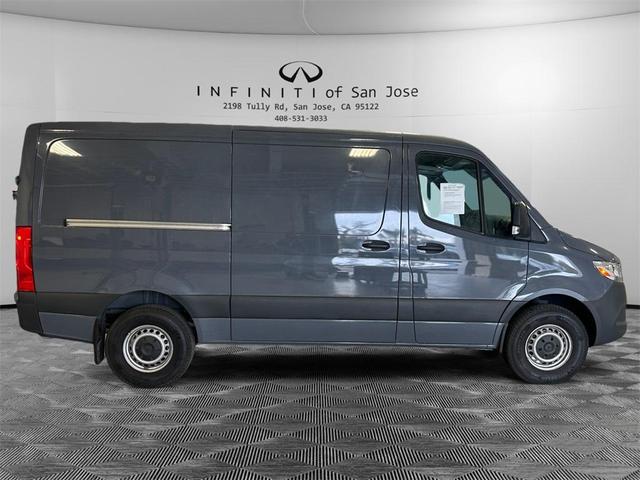 2023 mercedes-benz sprinter 1500 standard roof