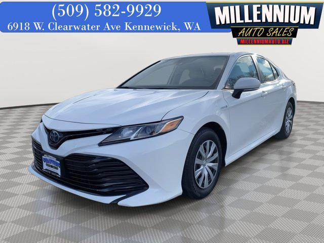 2020 toyota camry le
