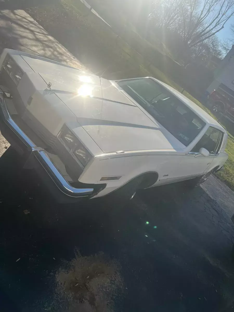 1983 oldsmobile toronado coupe white brougham