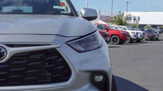 2023 toyota highlander le