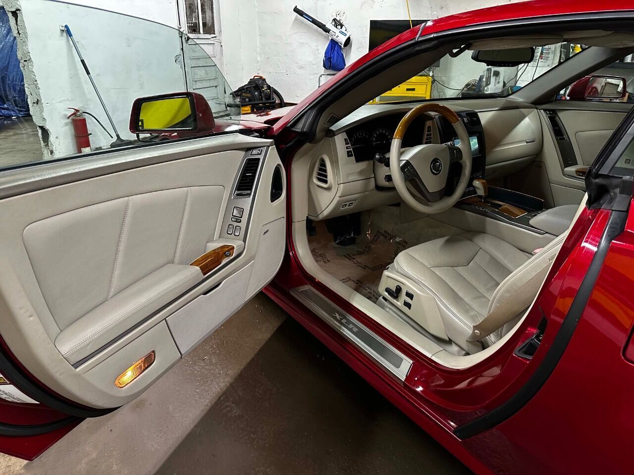 2004 cadillac xlr base 2dr roadster
