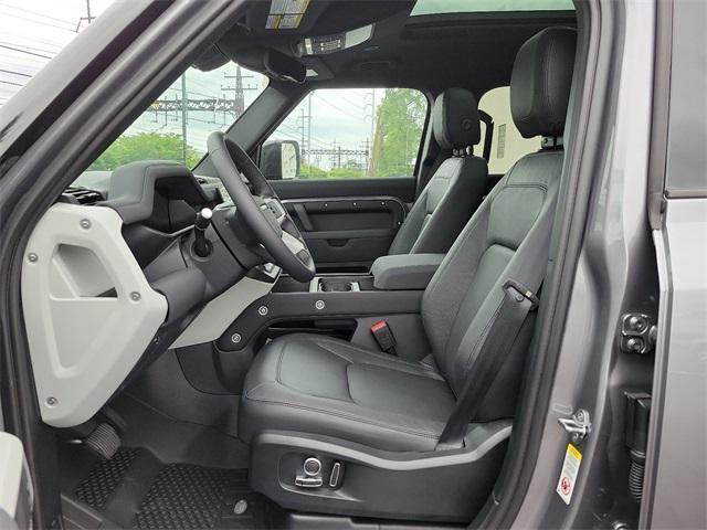 2023 land rover defender se