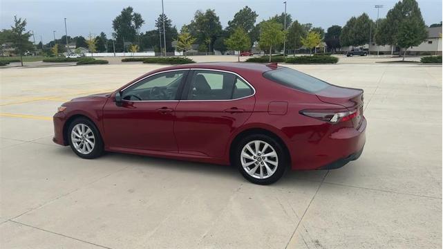 2021 toyota camry le