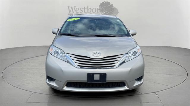 2017 toyota sienna le