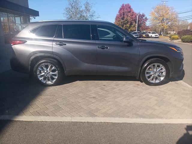 2022 toyota highlander limited