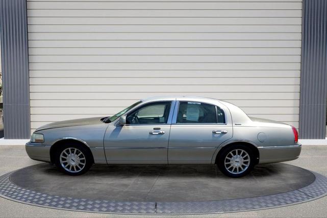 2004 lincoln town car signature