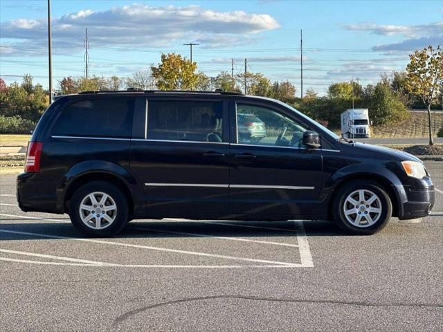 2010 chrysler town & country touring
