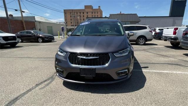 2022 chrysler pacifica limited