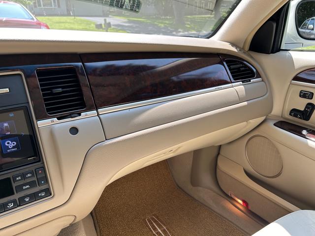2006 lincoln town car signature