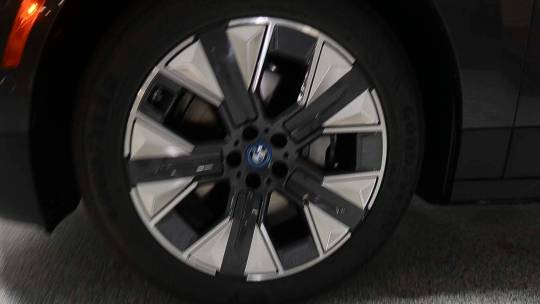 2025 BMW iX
