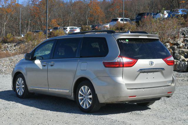2017 toyota sienna limited