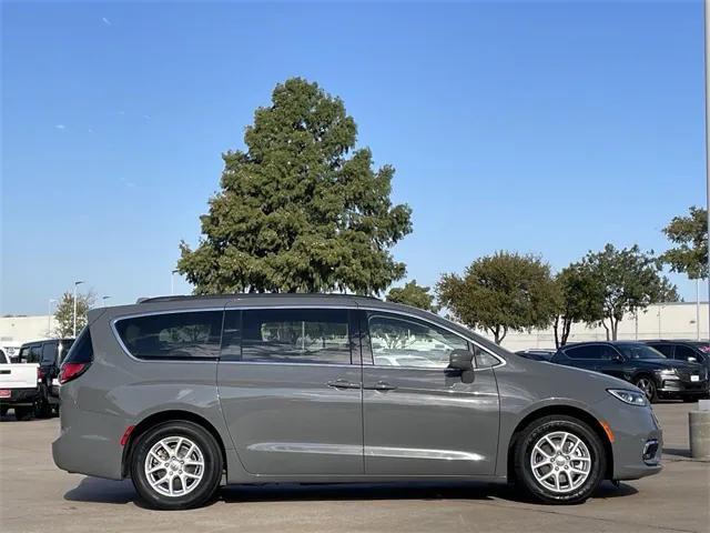 2022 chrysler pacifica touring l