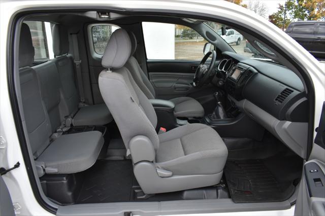 2013 toyota tacoma base
