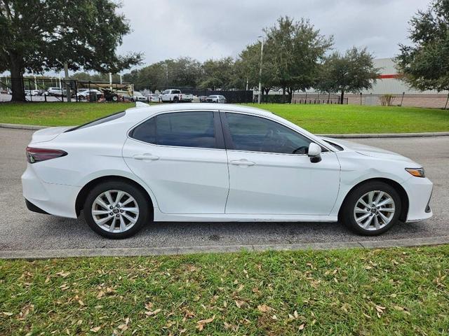 2021 toyota camry le