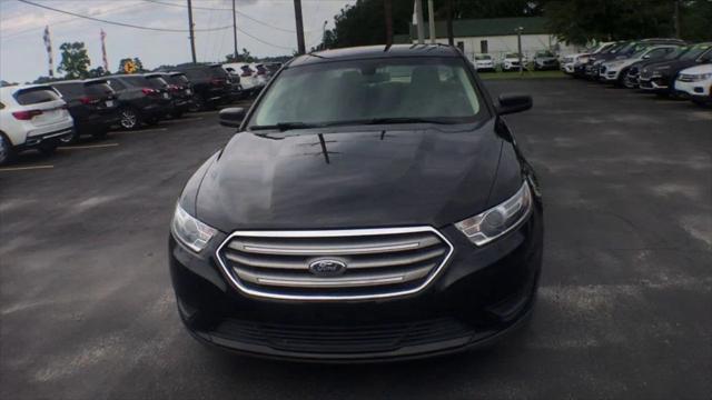 2018 ford taurus se
