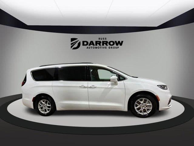 2022 chrysler pacifica touring l front-wheel drive passenger van in milwaukee, wisconsin