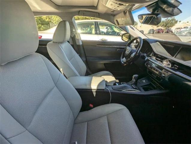 2017 lexus es 300h base
