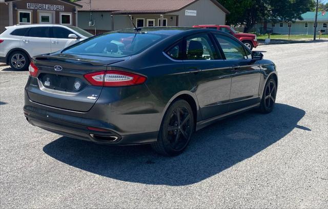 2016 ford fusion se