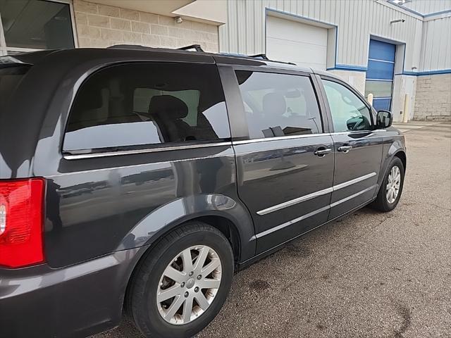 2012 chrysler town & country touring