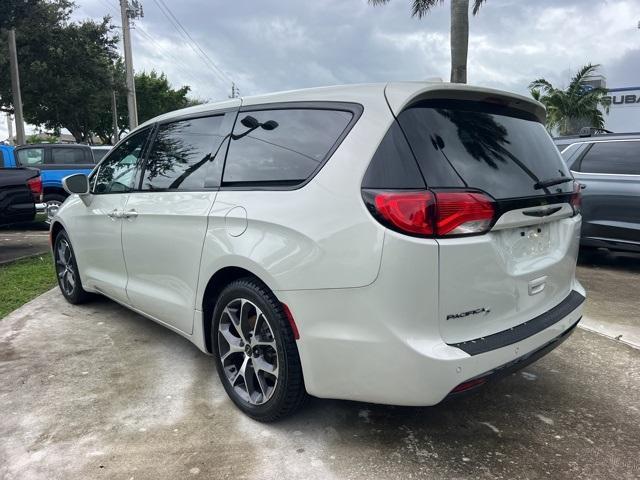2020 chrysler pacifica touring