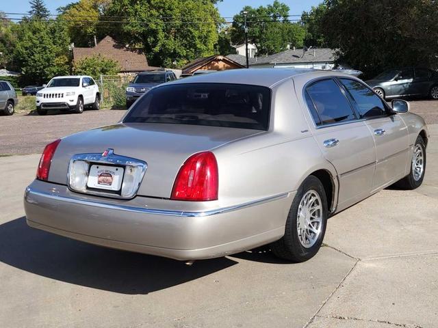 2002 lincoln town car signature
