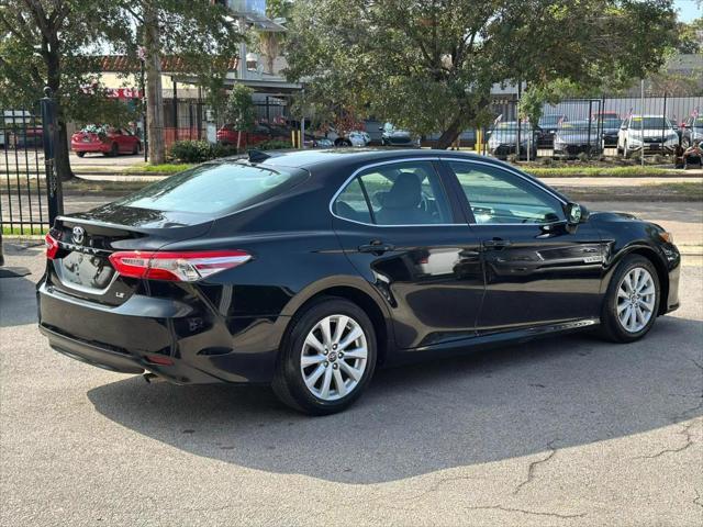 2019 toyota camry le