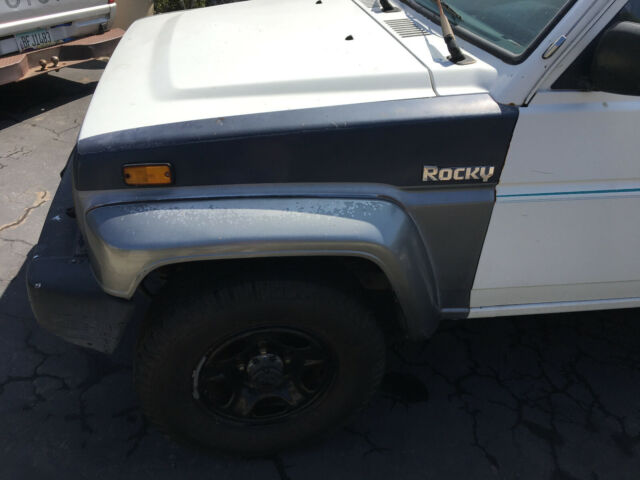 1992 daihatsu rocky sx 1.6l with additional parts car!