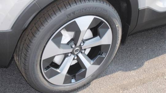 2025 Volvo XC40