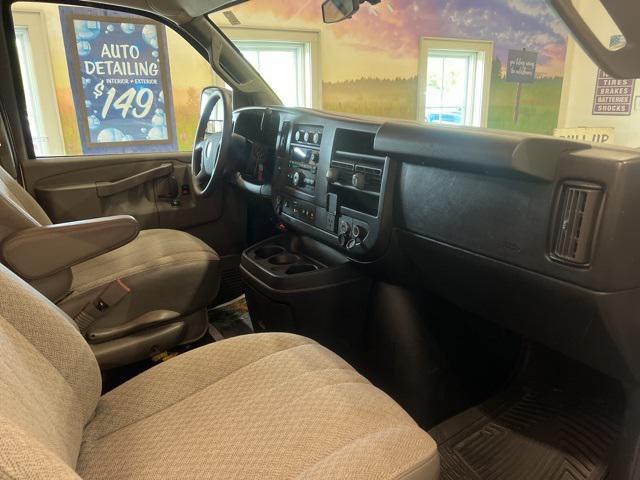 2017 chevrolet express 2500 lt