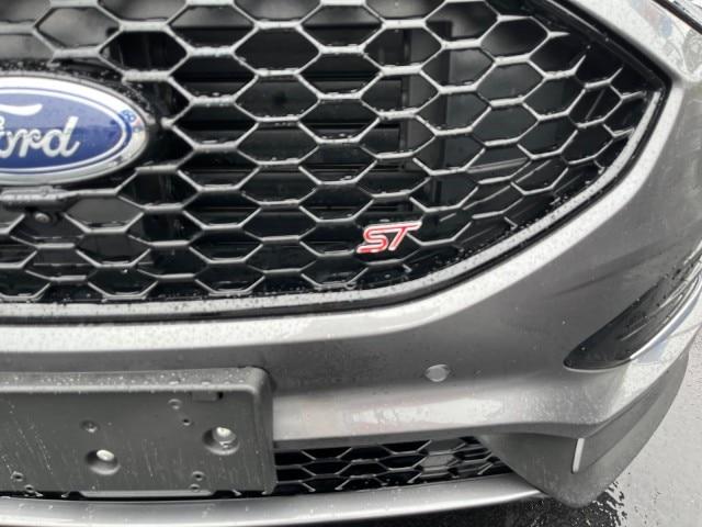 2022 ford edge st