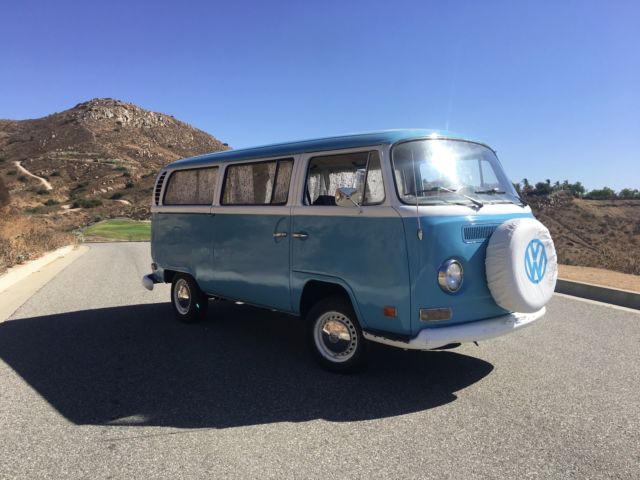 1971 volkswagen bus bay window passenger