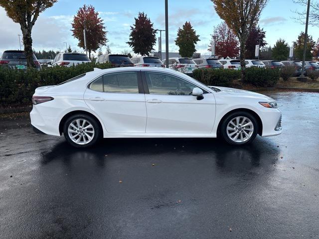 2021 toyota camry le
