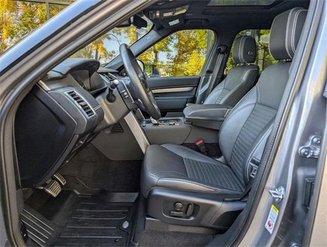 2023 land rover discovery p300 s r-dynamic