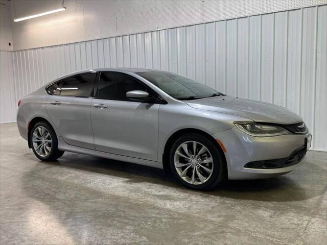 2015 chrysler 200 s