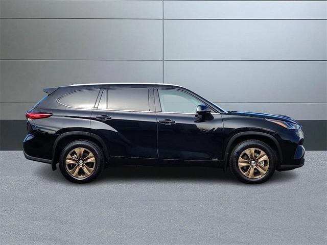 2022 toyota highlander hybrid bronze edition