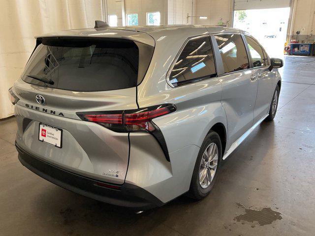 2022 toyota sienna xle 8 passenger