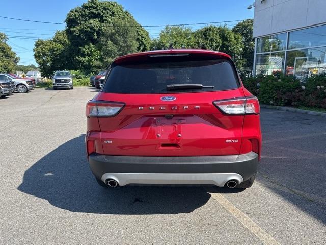 2022 ford escape se