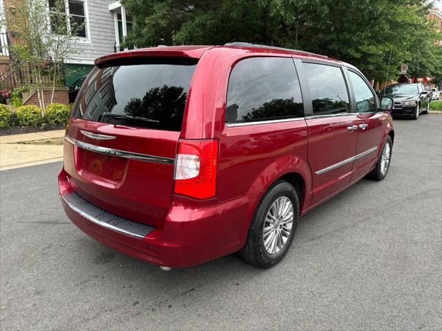 2015 chrysler town & country touring-l