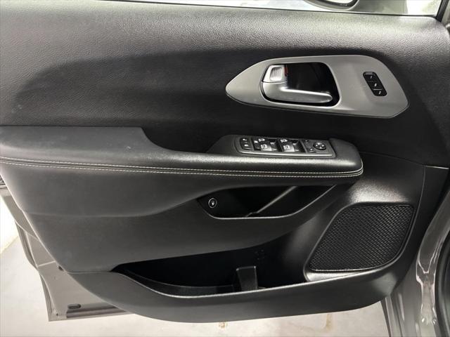 2022 chrysler pacifica hybrid touring l