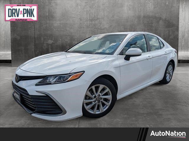2022 toyota camry le