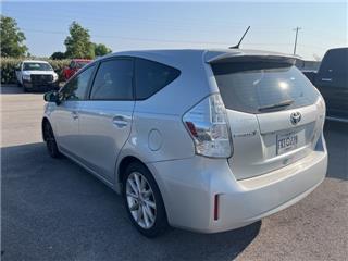 2012 Toyota Prius v (+) door 2