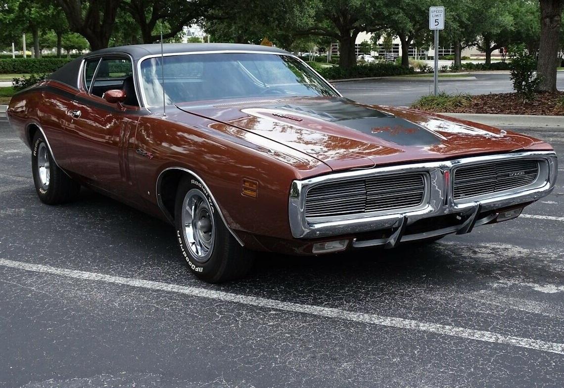1971 dodge charger r/t brown with black stripe down the side and black vinyl roof