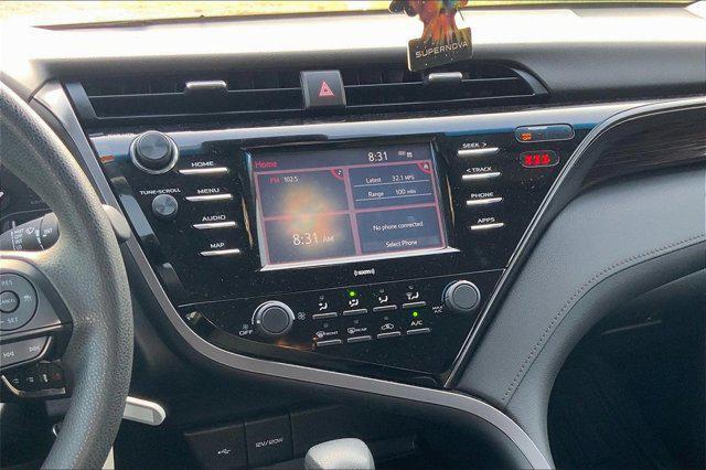 2020 toyota camry le