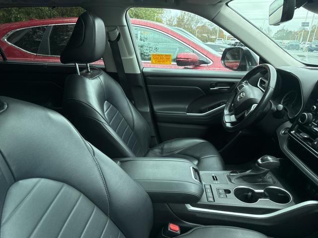 2022 toyota highlander xle