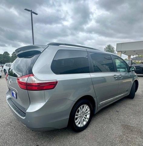 2017 toyota sienna xle