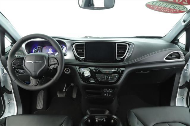 2022 chrysler pacifica hybrid touring l